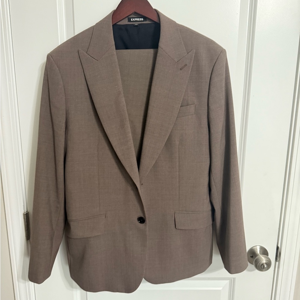 EXPRESS SUIT